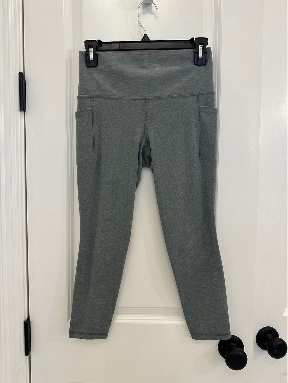Athleta Salutation Stash Pocket II 7/8 Tight Gray Small Petite